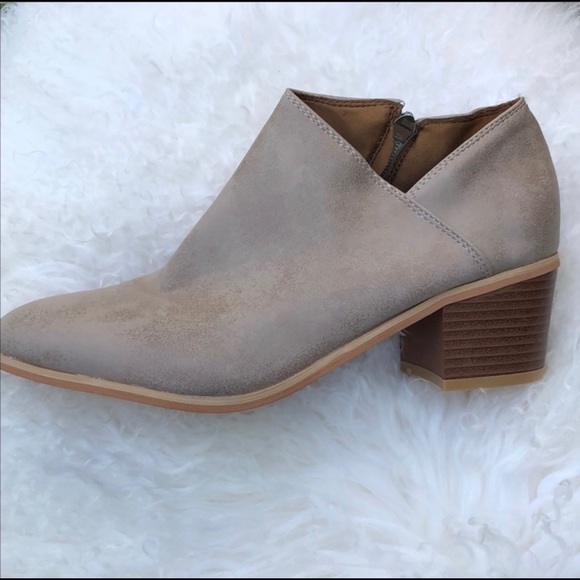 🍁 Tan Booties 🍁 - Picture 2 of 4